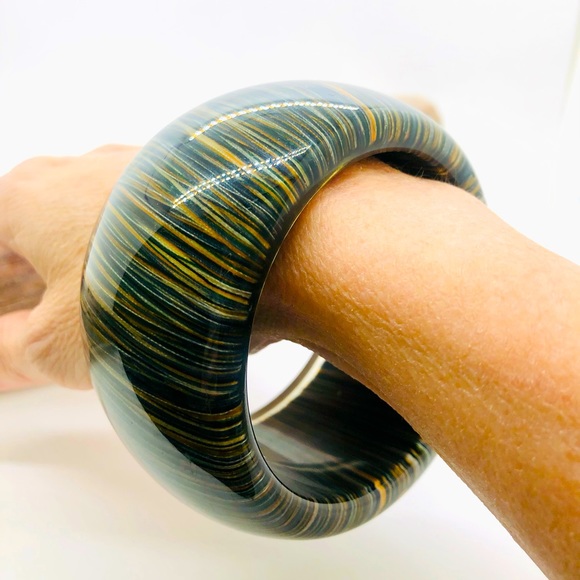 Unusual Vintage Retro large acrylic lucite style bangle Bracelet - Picture 2 of 10